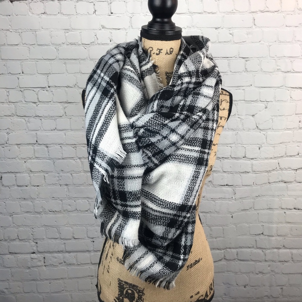[ModCloth] Black and White Woven Scarf/Wrap